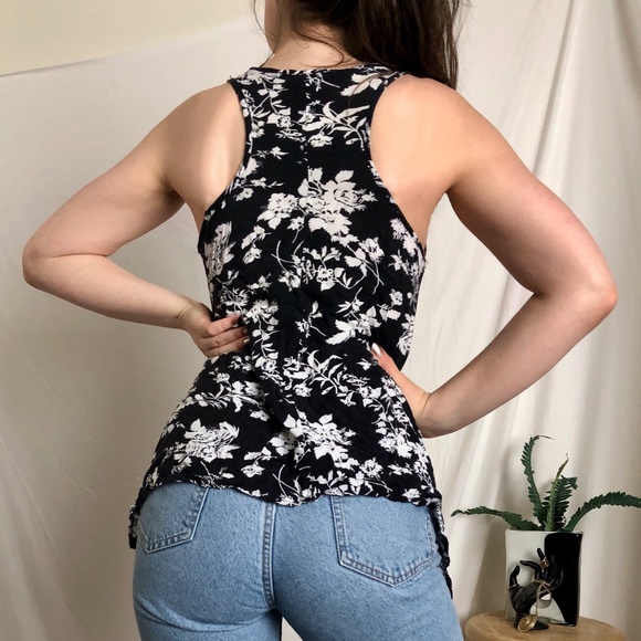 4/$10 | Black & White floral tank top - Picture 3 of 4